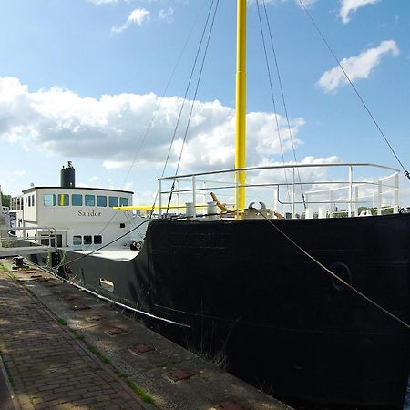 Magnificent Houseboat With A Stunning View! Hotel Амстердам Екстериор снимка